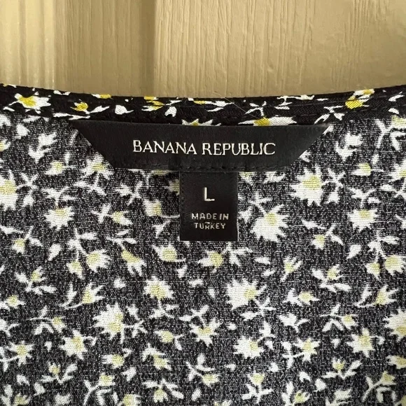 Banana Republic peplum wrap blouse, size L - Picture 4 of 4